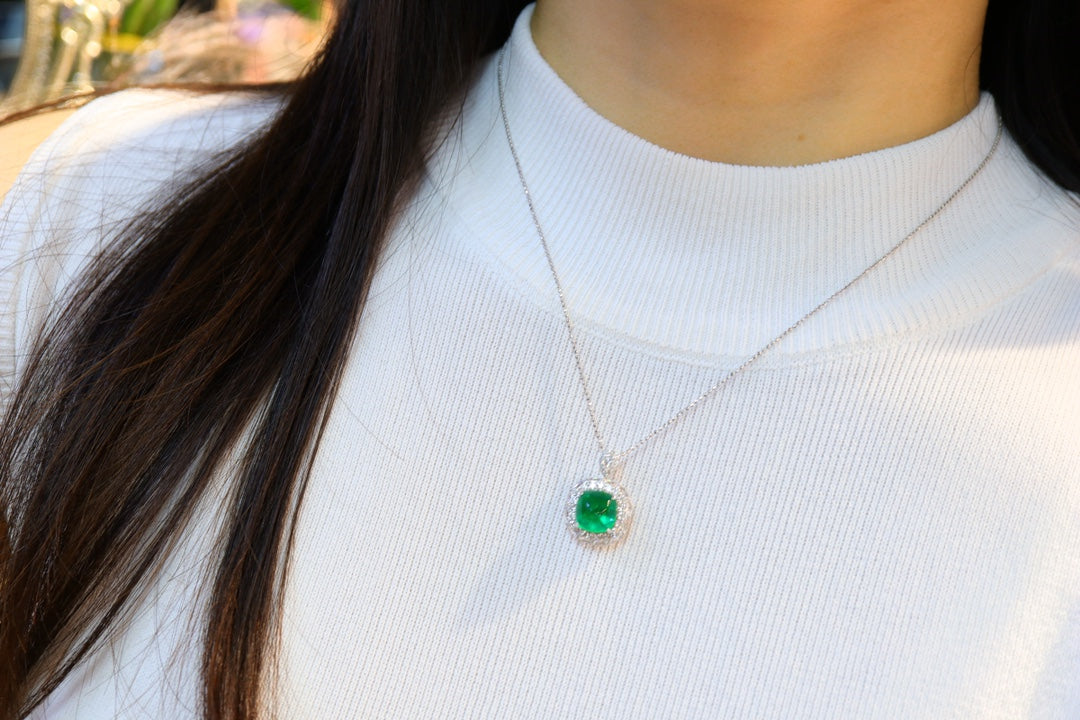 Luxurious Emerald Sugarloaf Pendant - A Jewelry Masterpiece