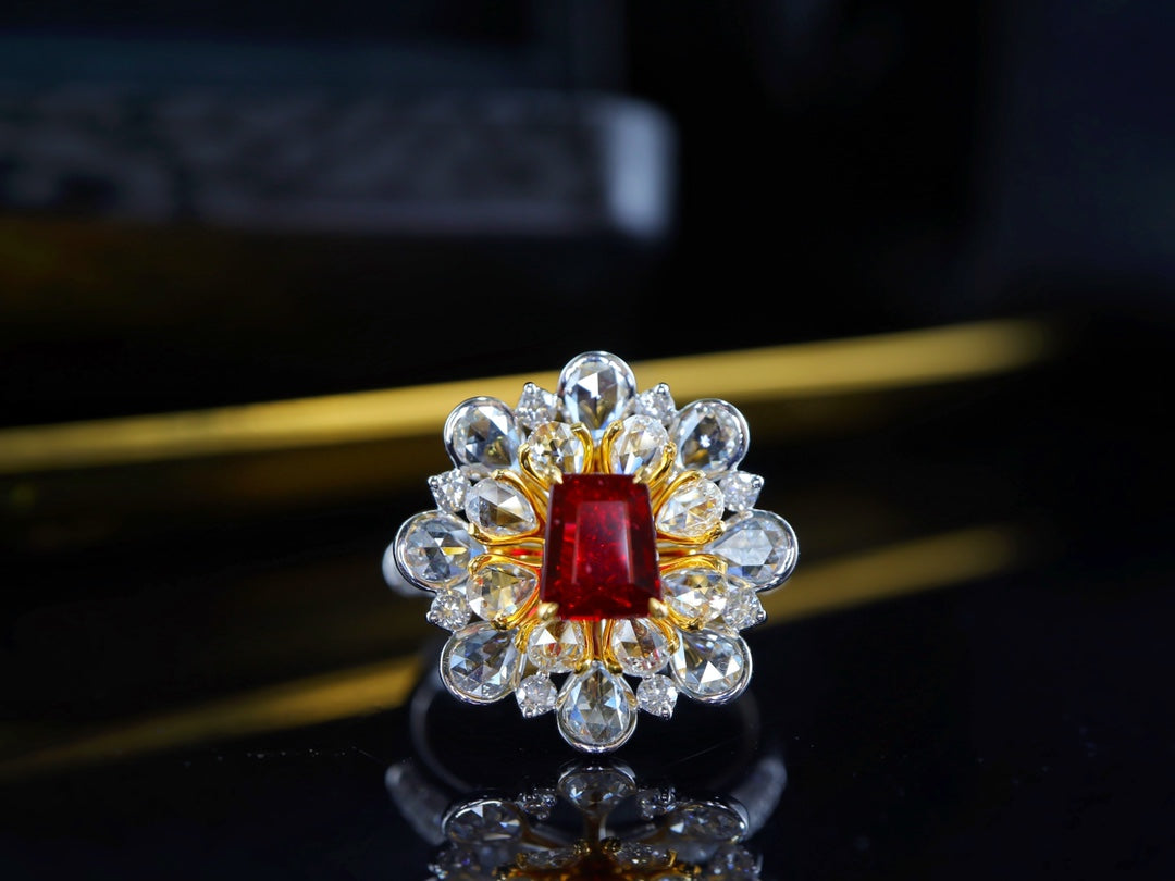 Duivenbloed Ruby en Diamond Flower Design Ring - Premium sieraden