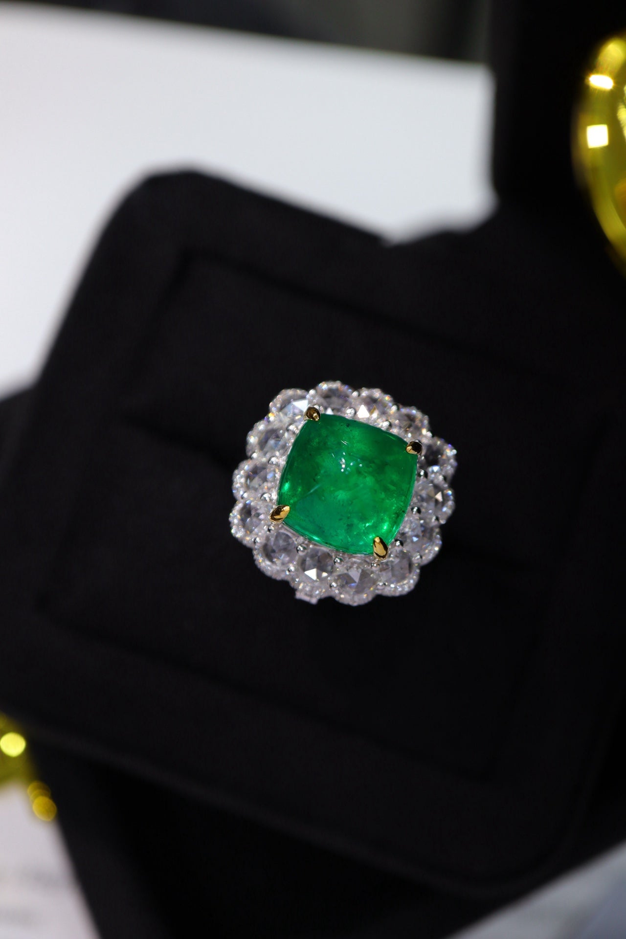 Emerald Sugarloaf Ring & Pendant Jewelry - A Luxurious Double Delight