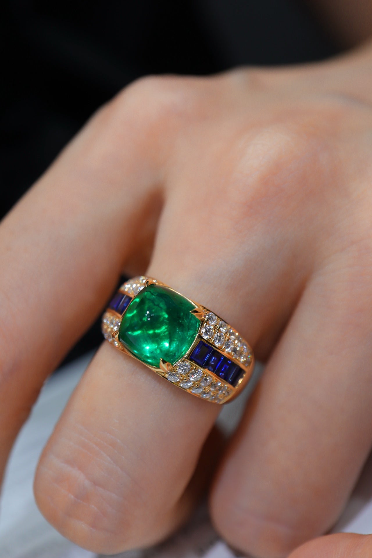 Artdeco Heavy Craftsmanship Zambian Sugarloaf Emerald 4.02ct Ring - Premium Jewelry