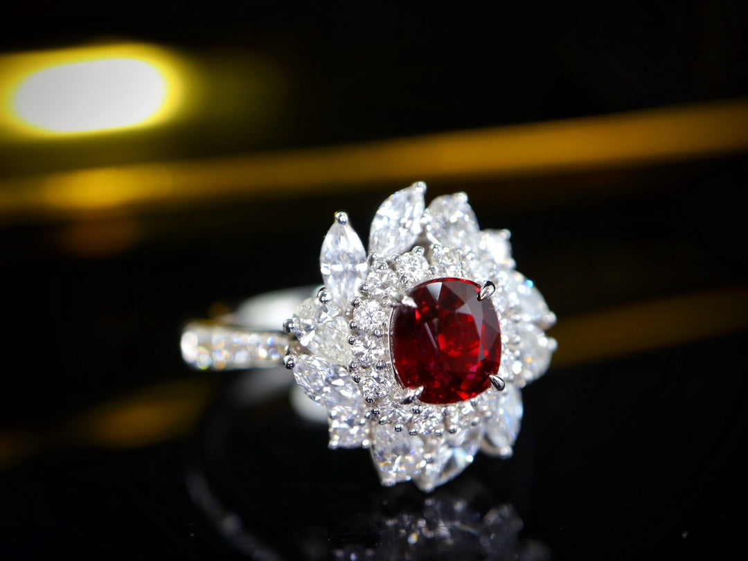 Anillo de rubí rojo sangre de paloma - pieza de joyería de lujo