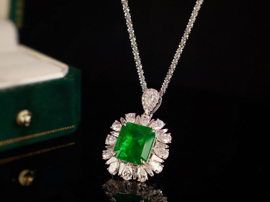 Emerald Pendant Jewelry: 9.19 Carat Vivid Green Glassy Emerald with GIA Certification