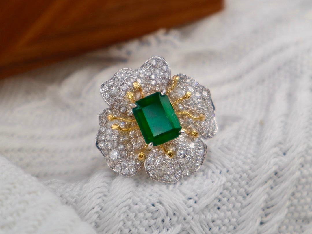 Emerald Green Dual-Purpose Jewelry: Pendant/Ring with Exquisite Craftsmanship