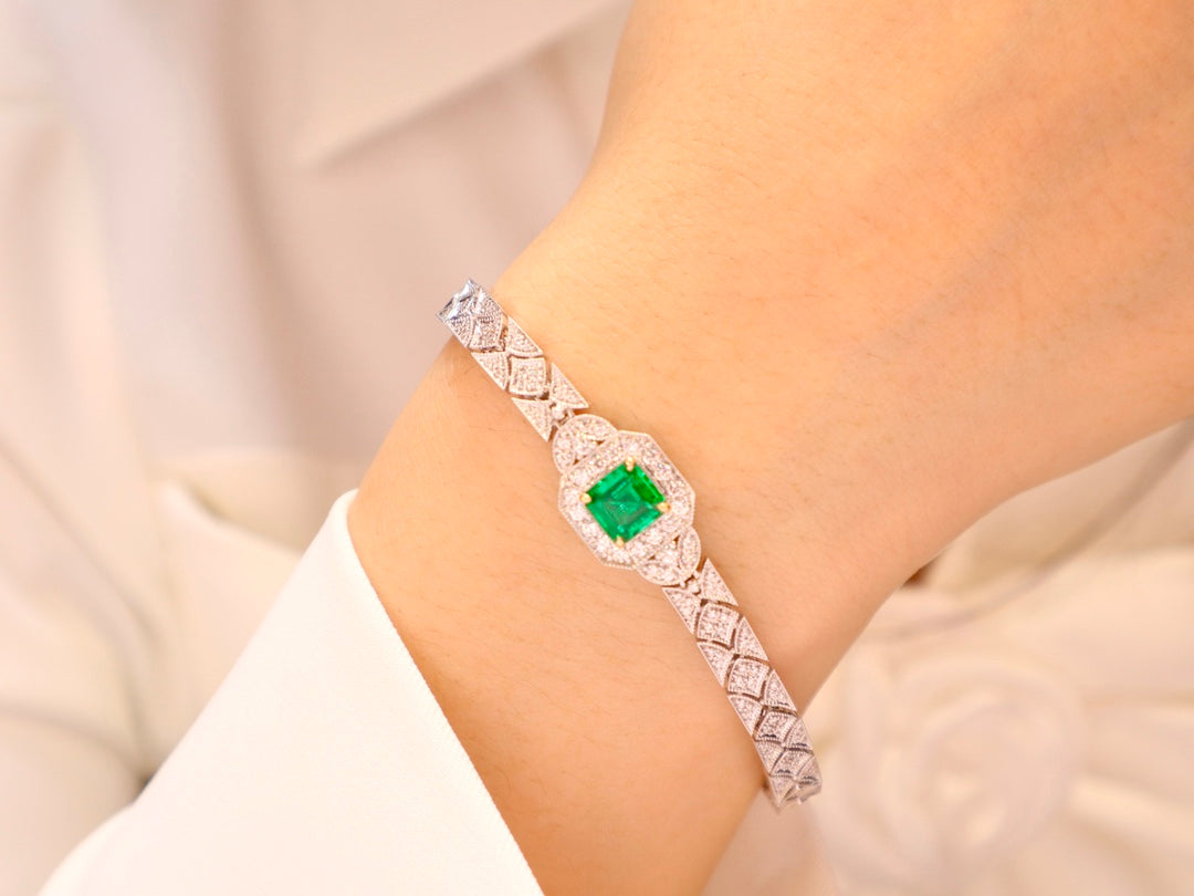 Emerald and Diamond Bracelet - Exquisite Jewelry Piece