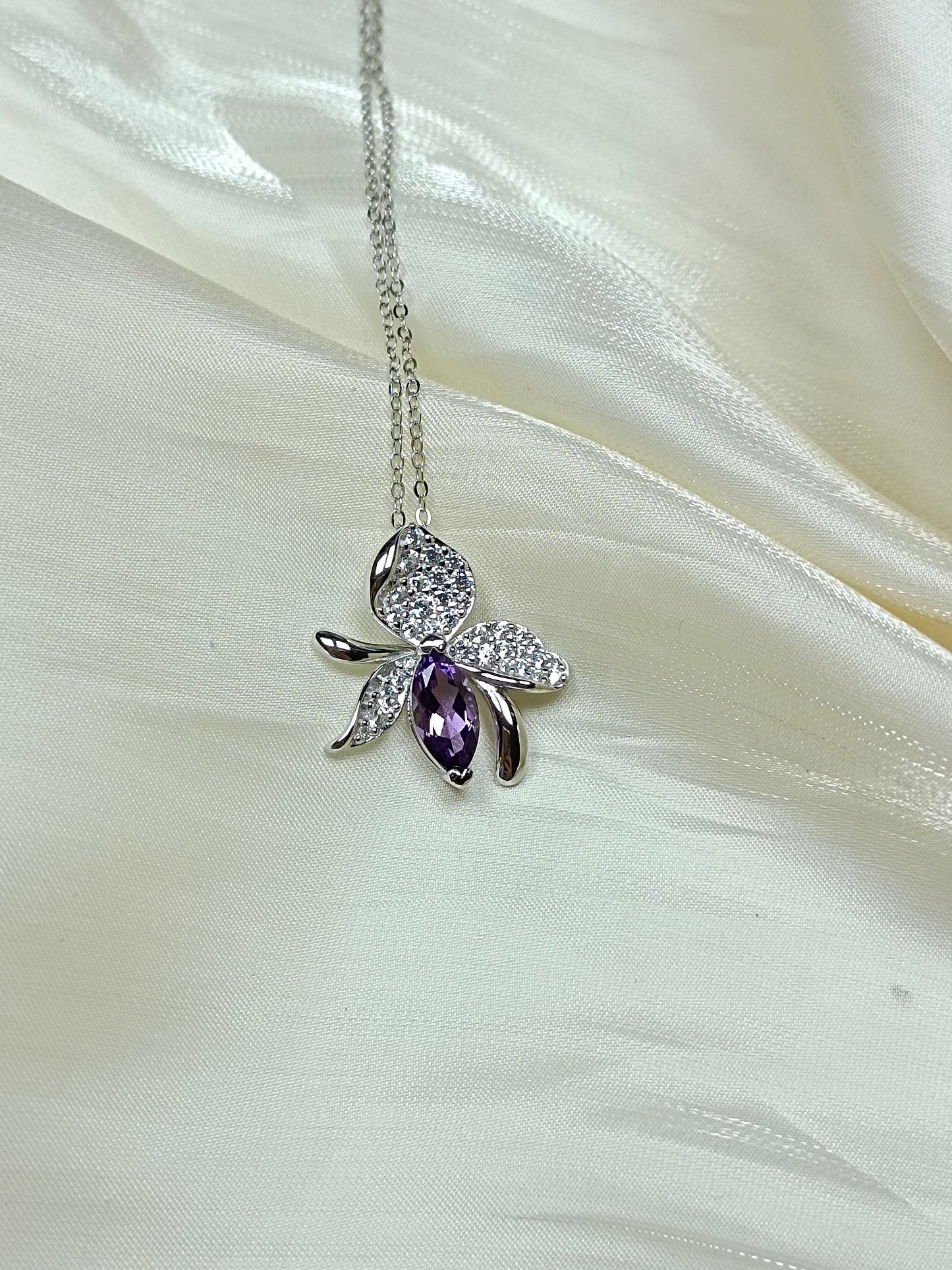 Barang Kemas Loket S925 Sterling Silver Amethyst Lily yang Elegan