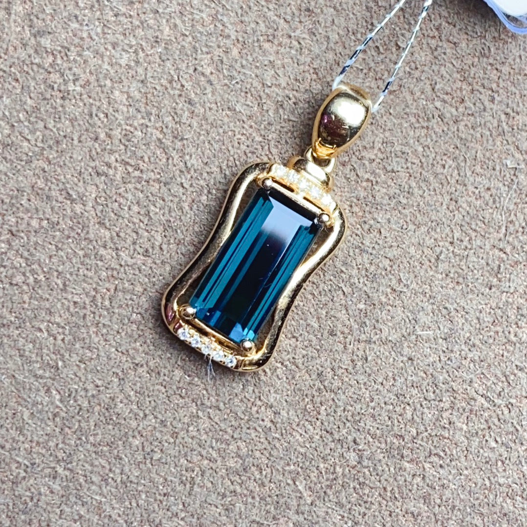 Natural Tourmaline Pendant in 18K Gold with Diamond Accents - Exquisite Jewelry