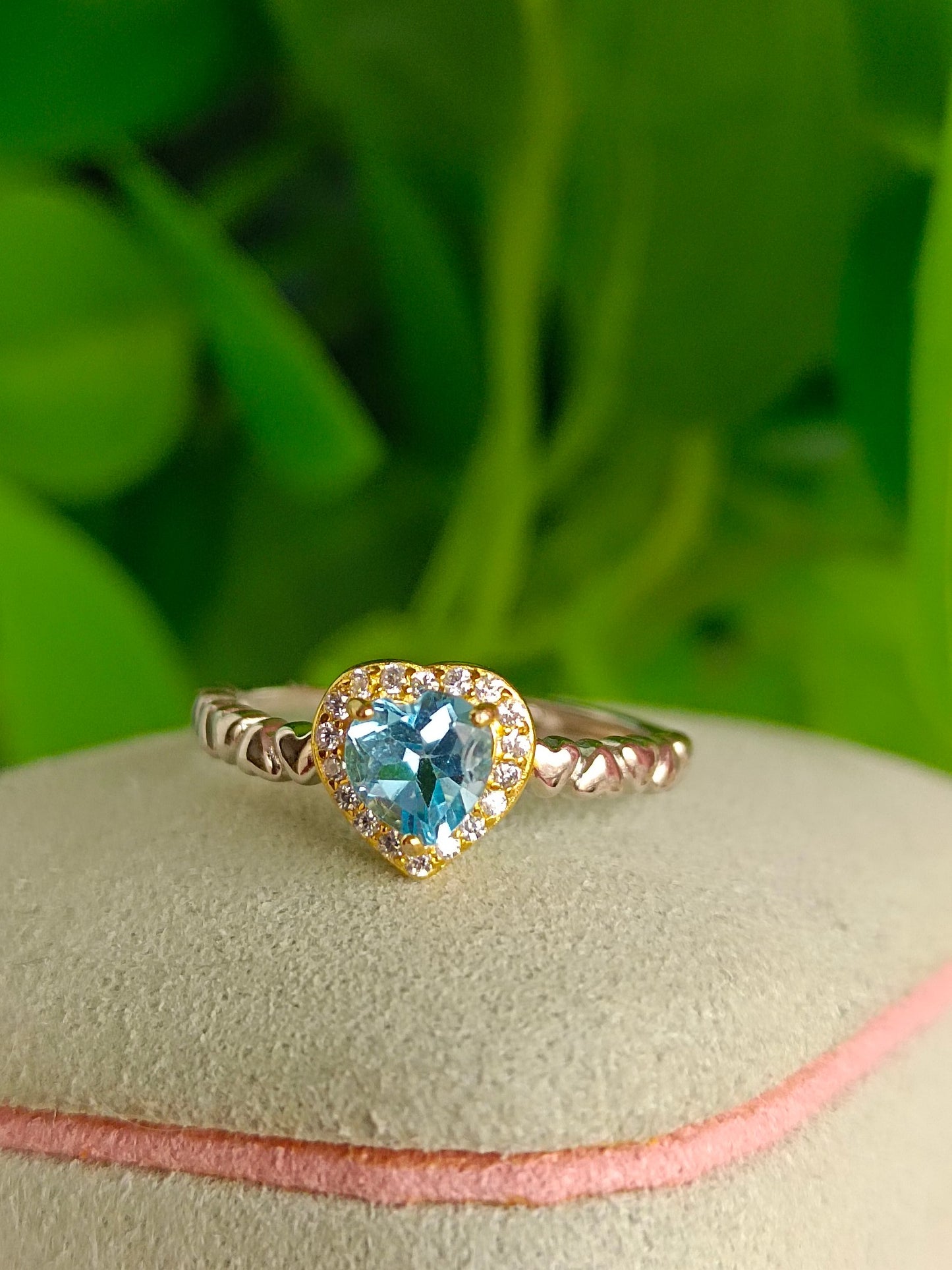 Exquisite Natural Swiss Blue Topaz Heart Ring - Elegant Jewelry