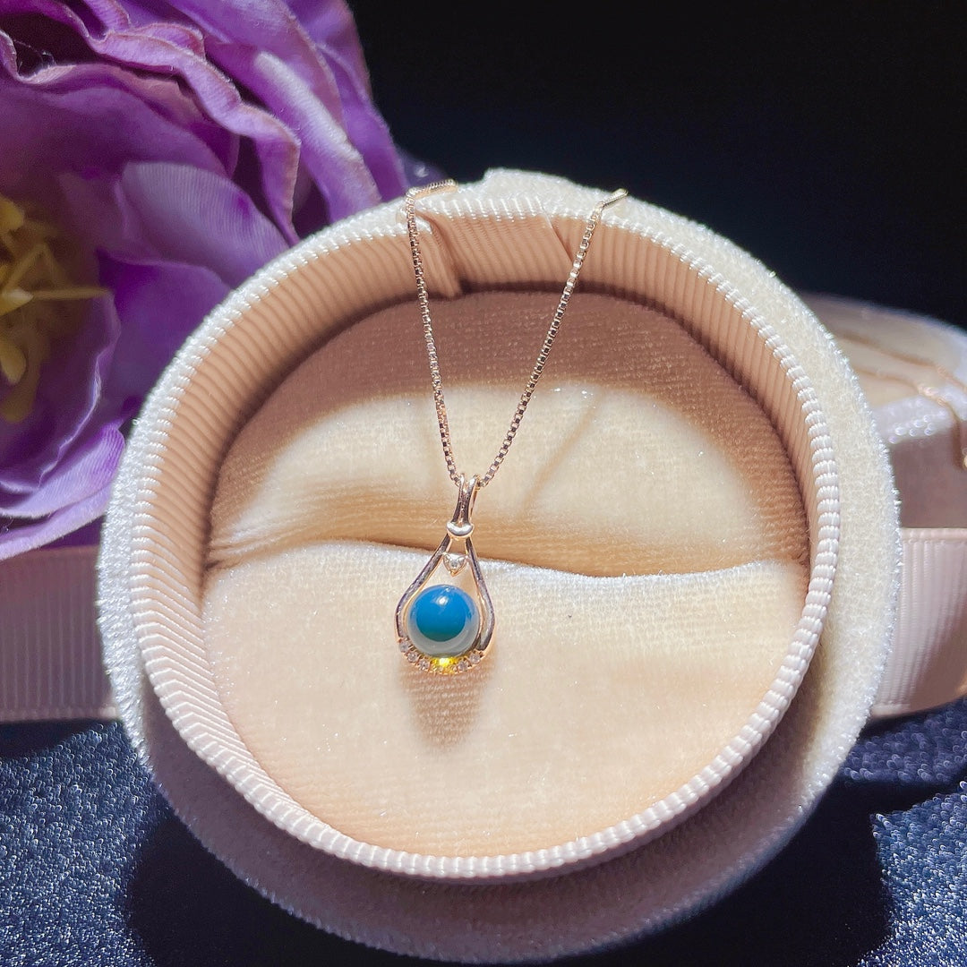 Neu eingetroffen: Anhänger aus 18-karätigem Gold mit eingebettetem dominikanischen blauen Bernstein – exquisiter Schmuck