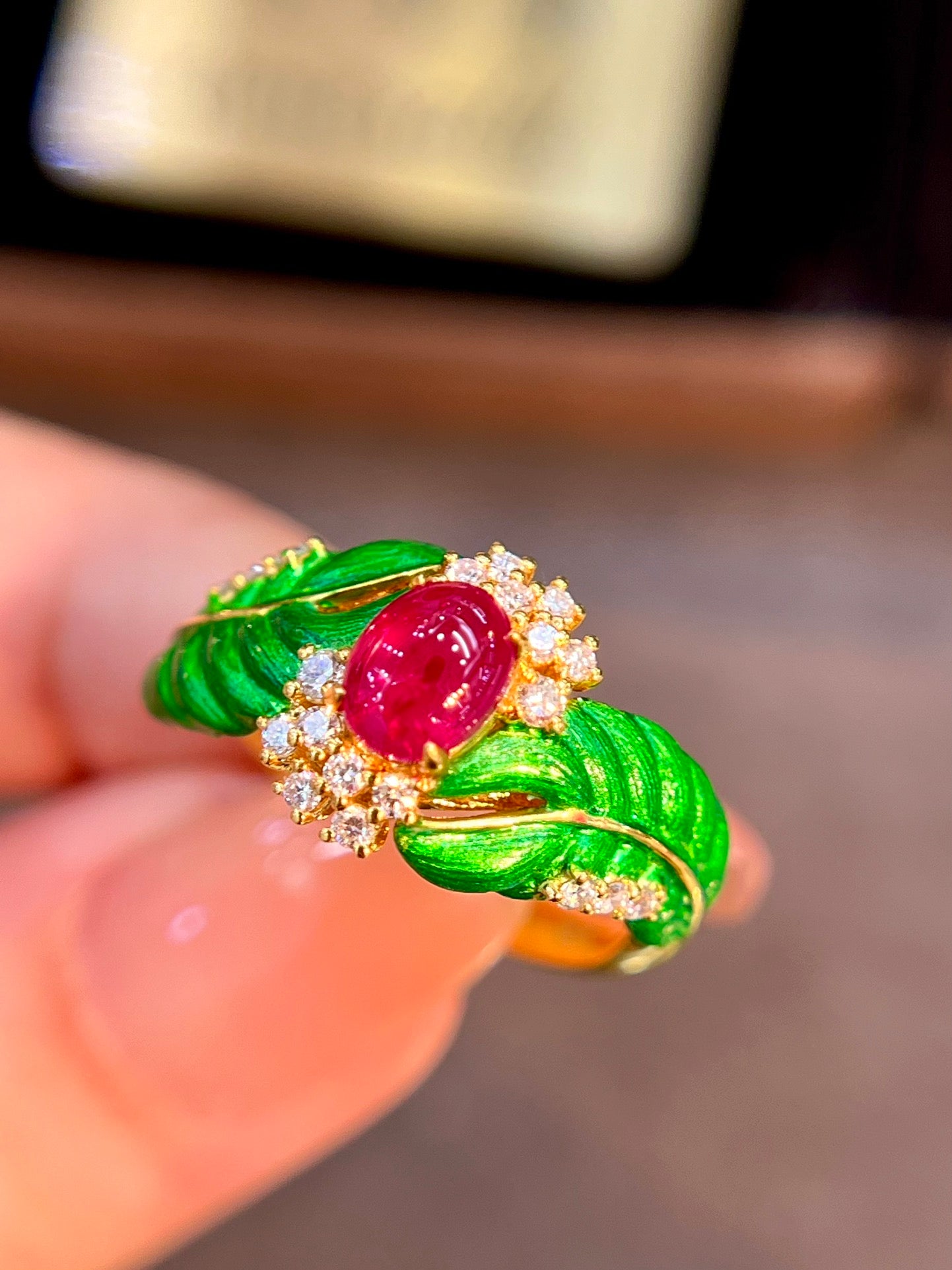 18k Gold缅甸鸽血红红宝石戒指 - Unique Leaf Design Jewelry