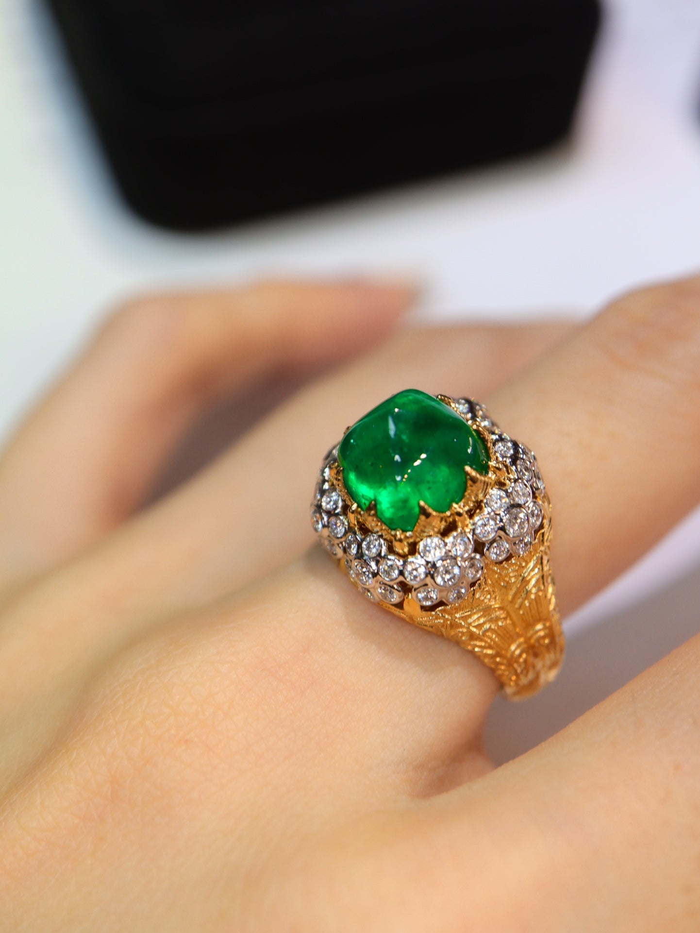 Handcrafted Sugarloaf Emerald Design Ring - Luxury Jewelry