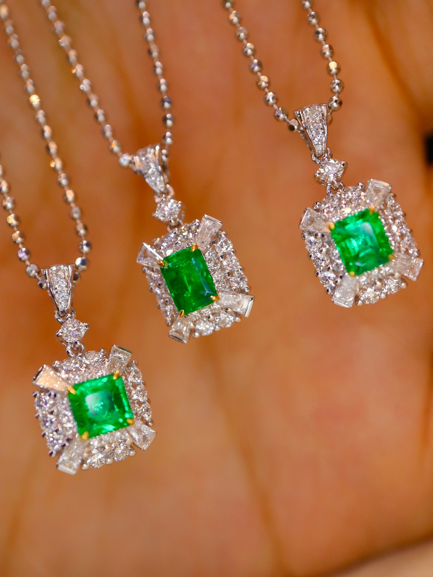 Panjshir Emerald Pendant Jewelry - A Sparkling Gem You Can't Resist!