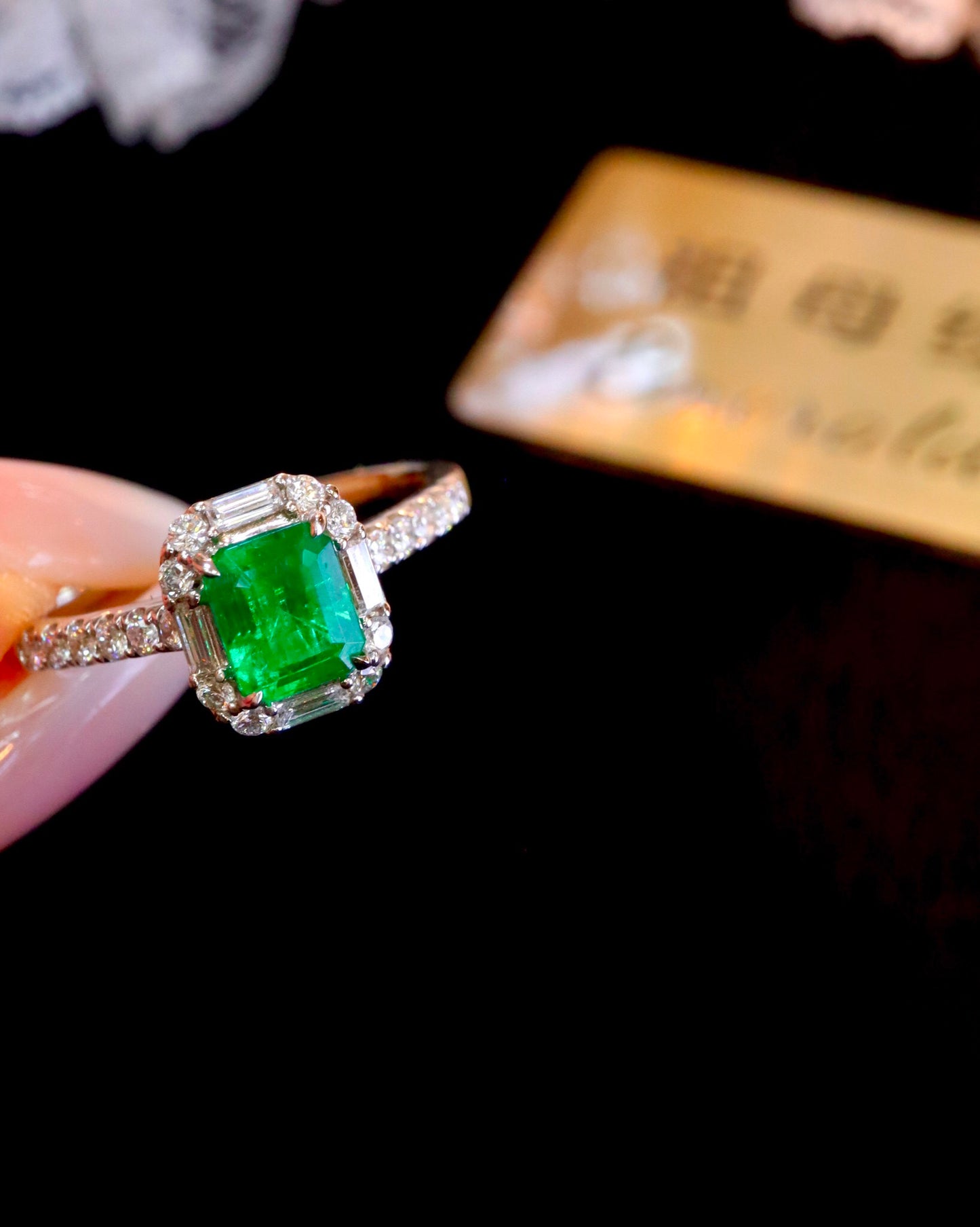 Timeless Classic Jewelry: 18k Gold and Diamond Embedded Emerald Ring