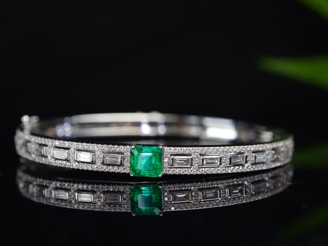 Luxury Epitome: Waton Green Panjshir Emerald Diamond Bracelet