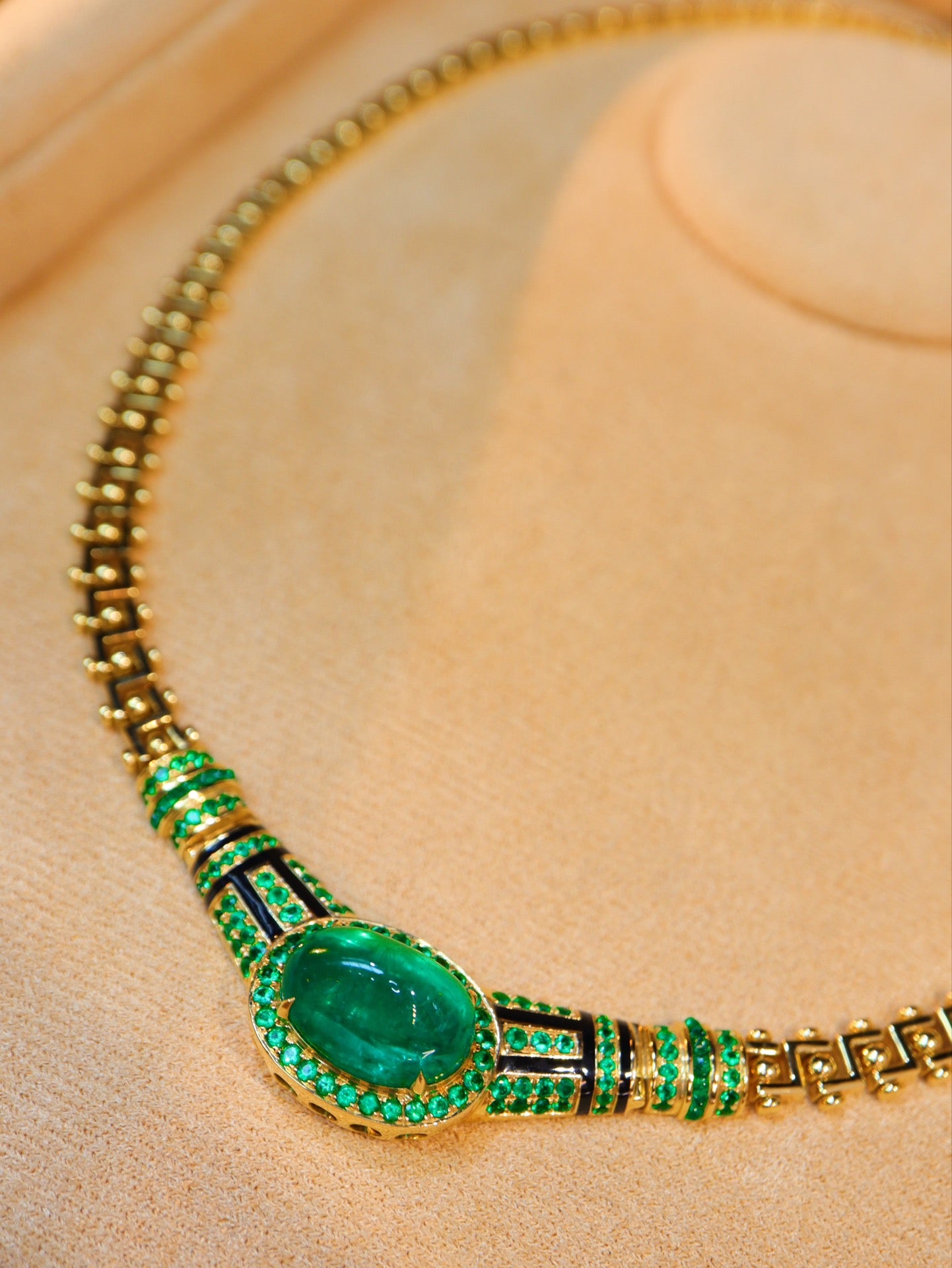 Vintage Modern Retro Design Emerald Necklace - A Jewelry Gem