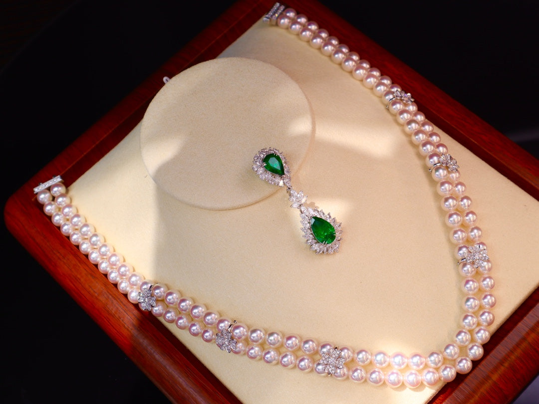 Luksus high-end smykker: Heavenly Pearl and Emerald Evening Dress Chain