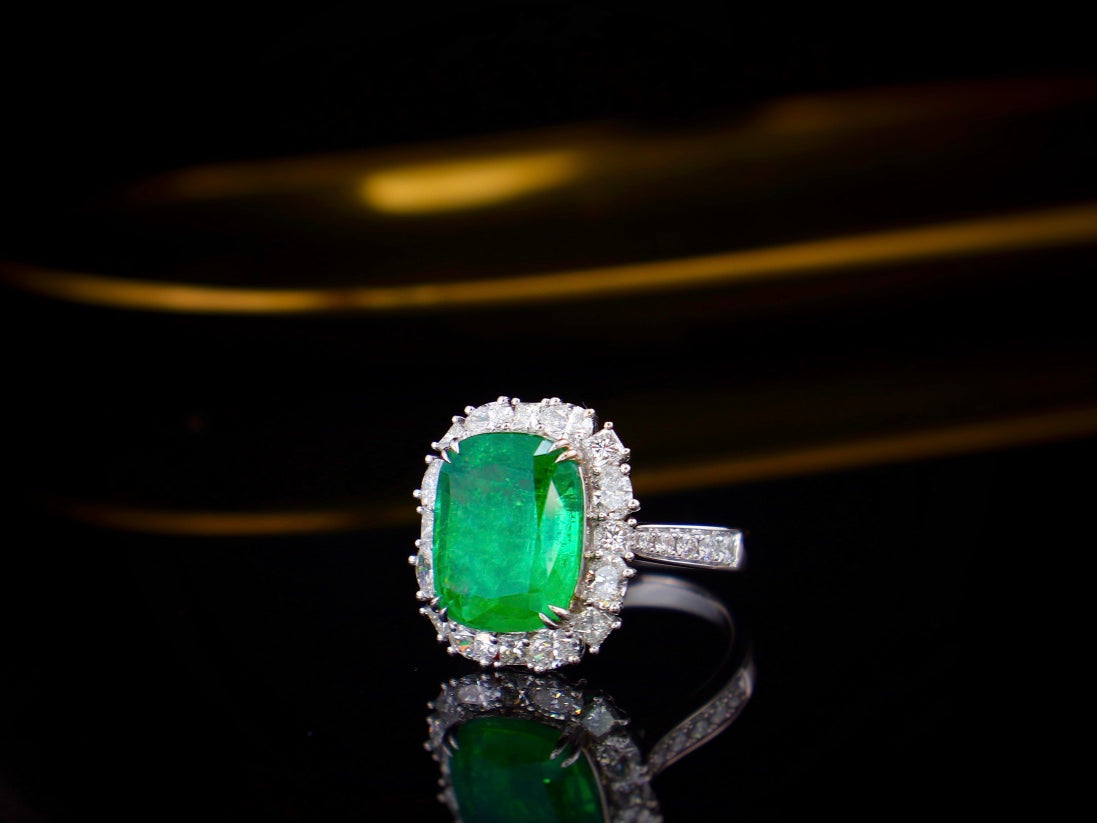 Emerald Ring - Luxurious Grand Table Cut Gemstone Jewelry