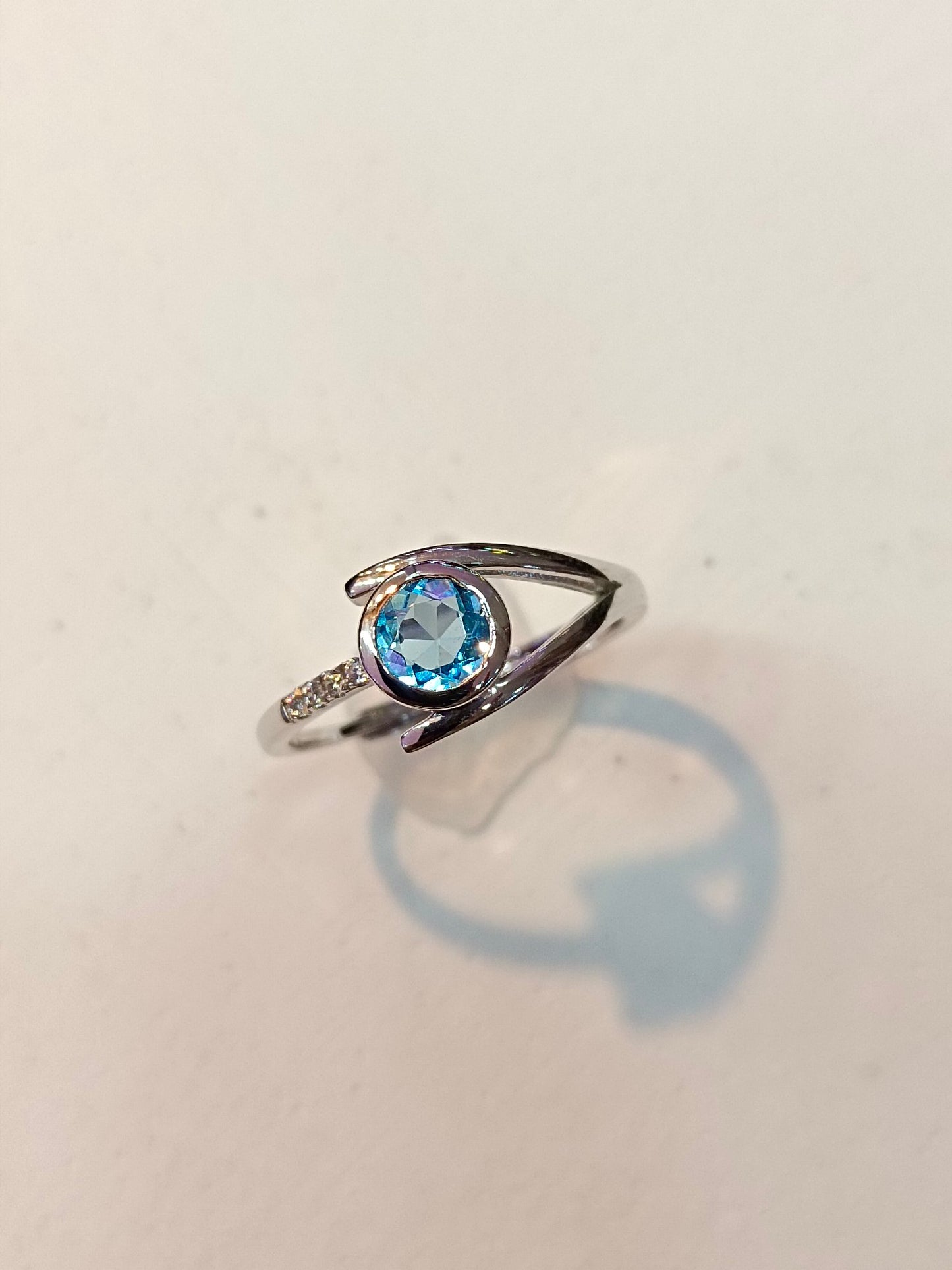 Exquisite S925 Sterling Silver Ring with Topaz Embedded in 18K Gold Setting - Unique Minimalist Jewelry