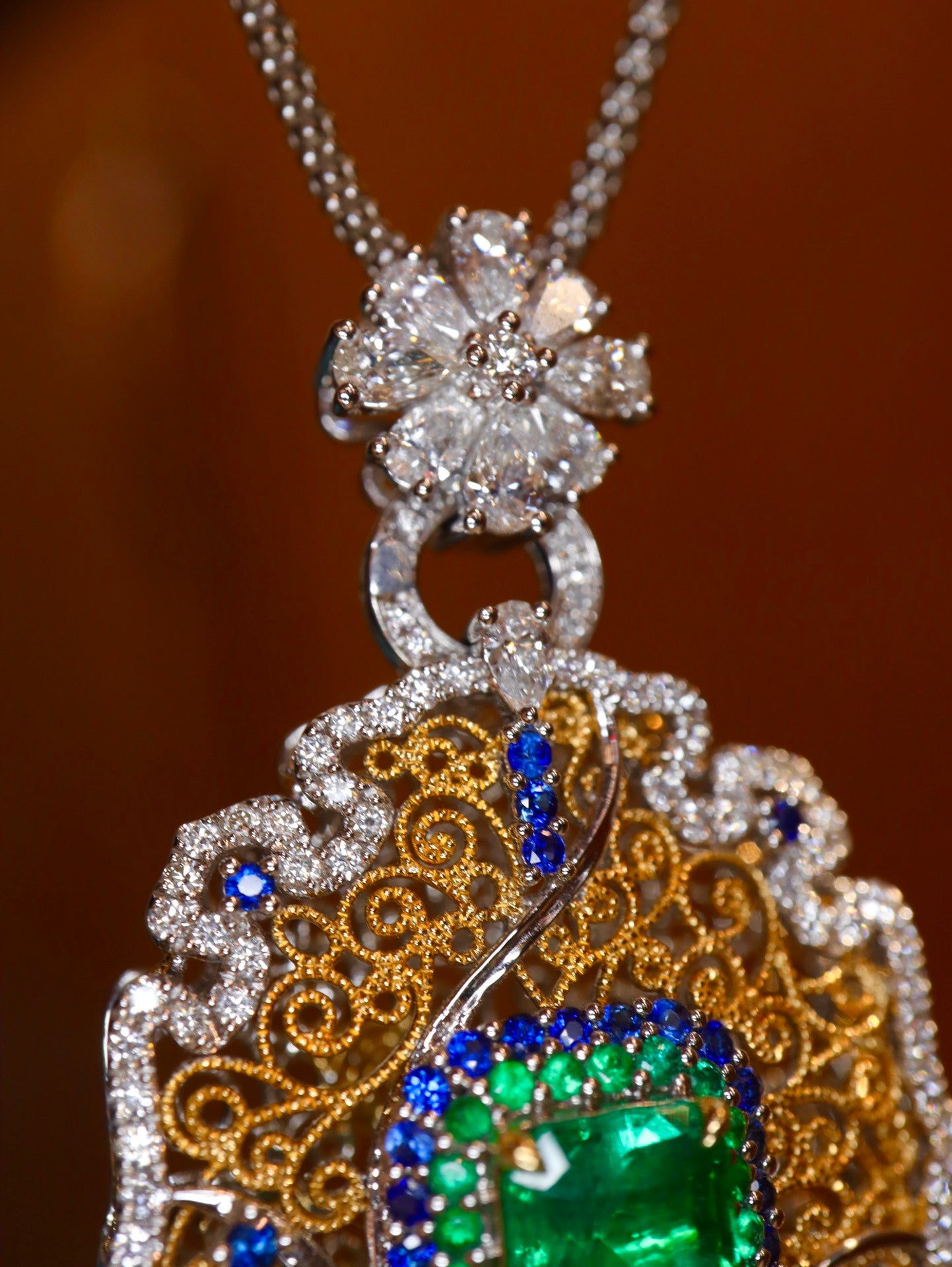 Buccellati Emerald Pendant: A Timeless Jewelry Piece