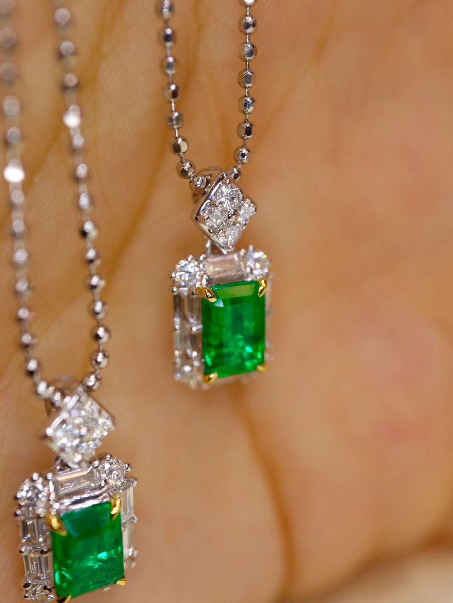 Panjshir Emerald Pendant: A Versatile Fine Jewelry Piece