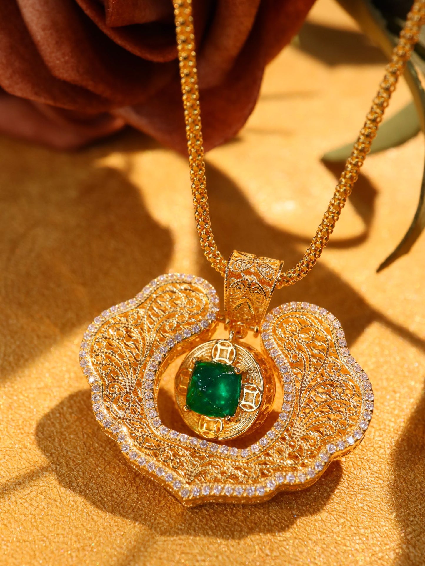 Elegant Ruyi Padlock Pendant - Emerald Jewelry