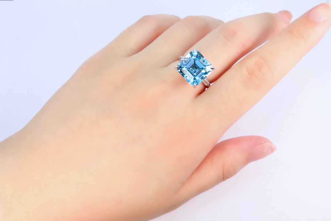 Exquisite Swiss Blue Topaz Ring - Elegant 18K Gold and Diamond Jewelry