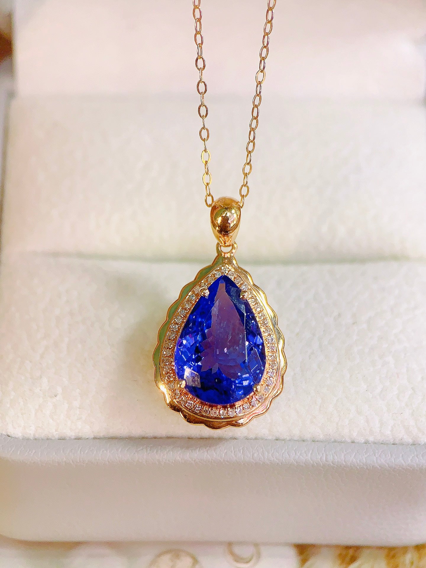 Enchanting Tanzanite Pendant - A Dreamy Jewelry Piece