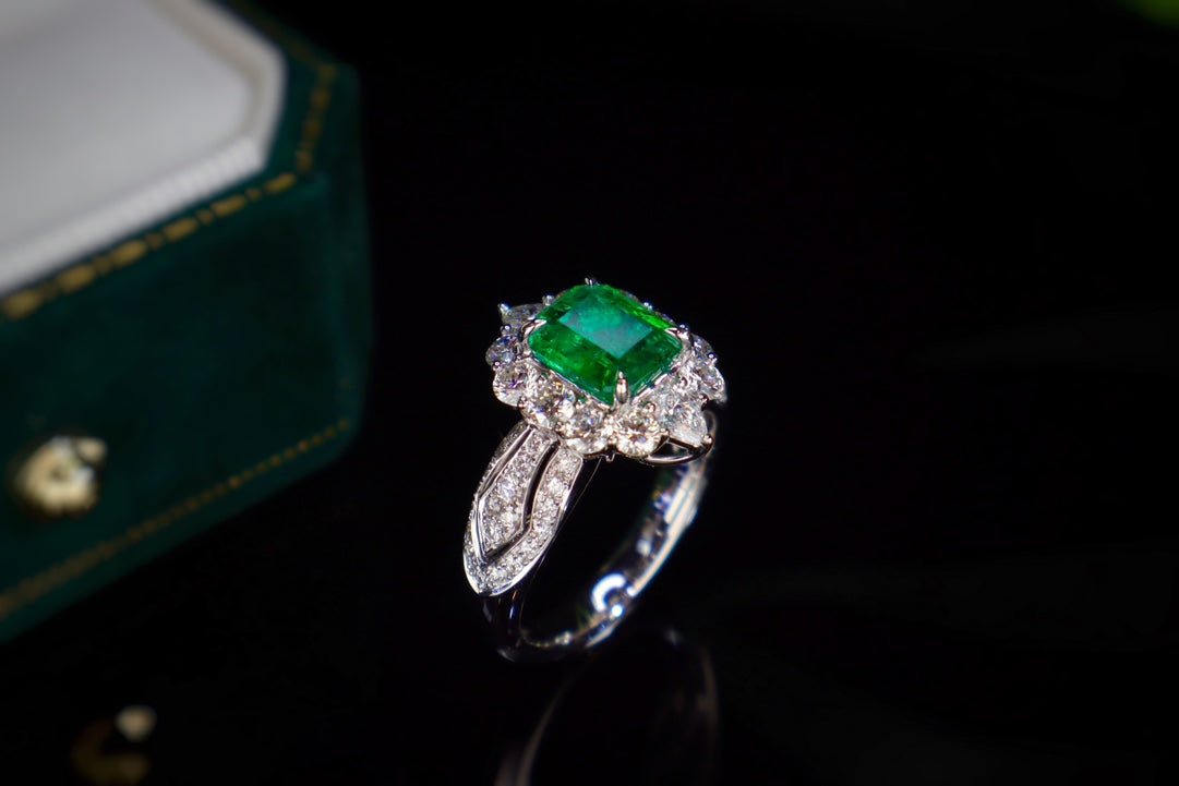 Emerald Ring Jewelry - High-Quality Vivid Green Glassy Masterpiece