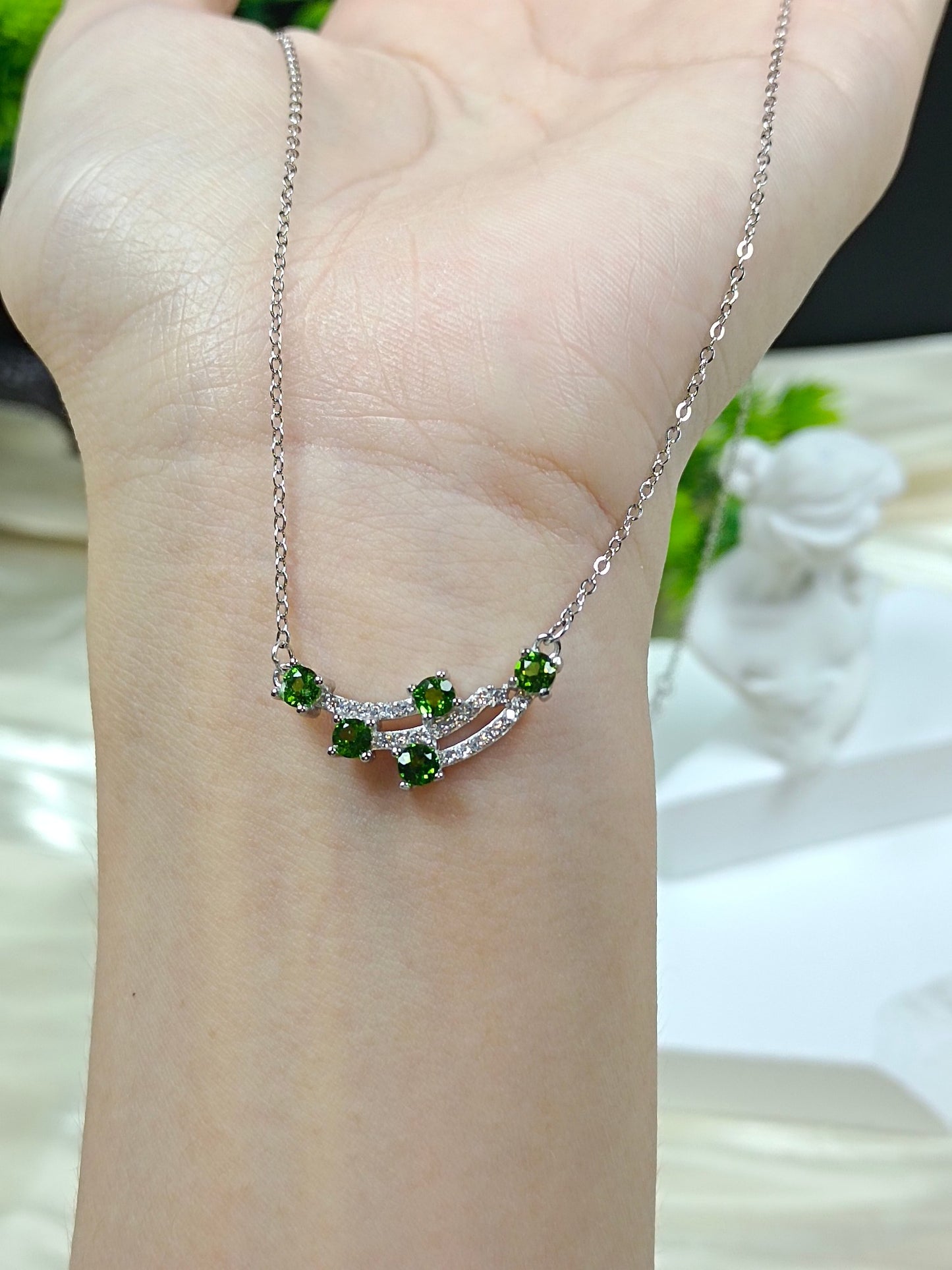 Collana Diopside in argento S925 incorporato - Meteora abbagliante, gioielli con catena delicata alla clavicola nuovo stile elegante e versatile