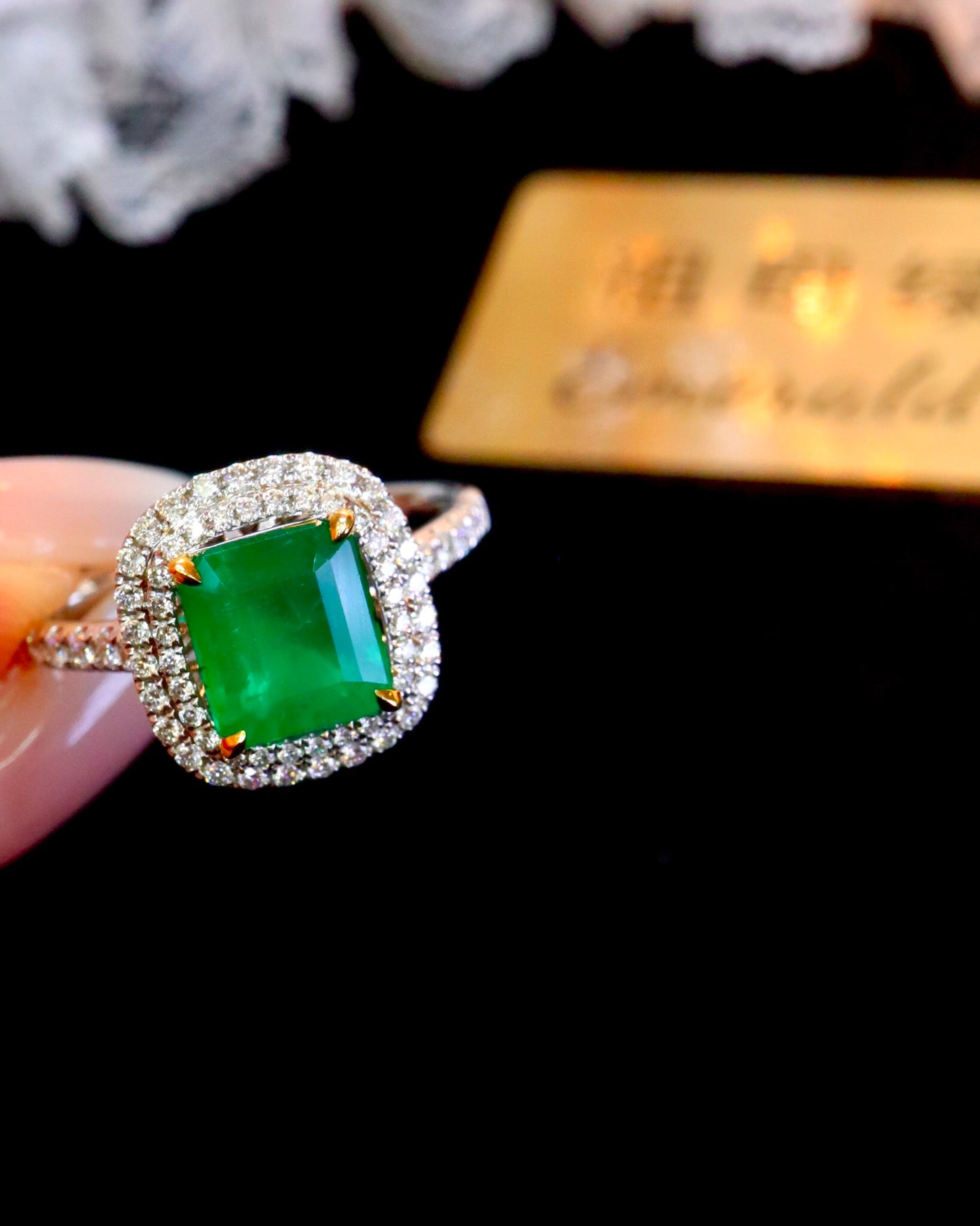 Elegant and Versatile Natural Emerald Ring - A Must-Have Jewelry