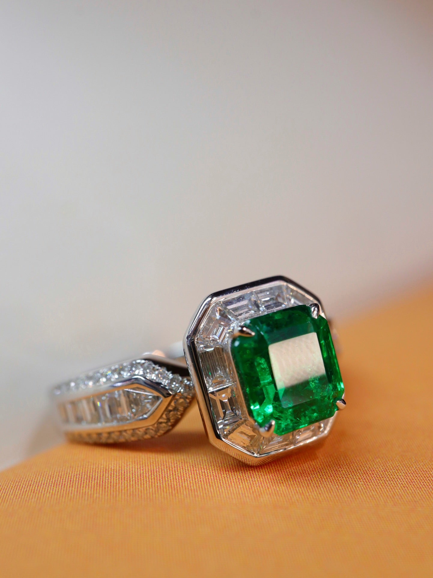 Emerald Ring: Vivid Green Jewelry with Diamond Accent