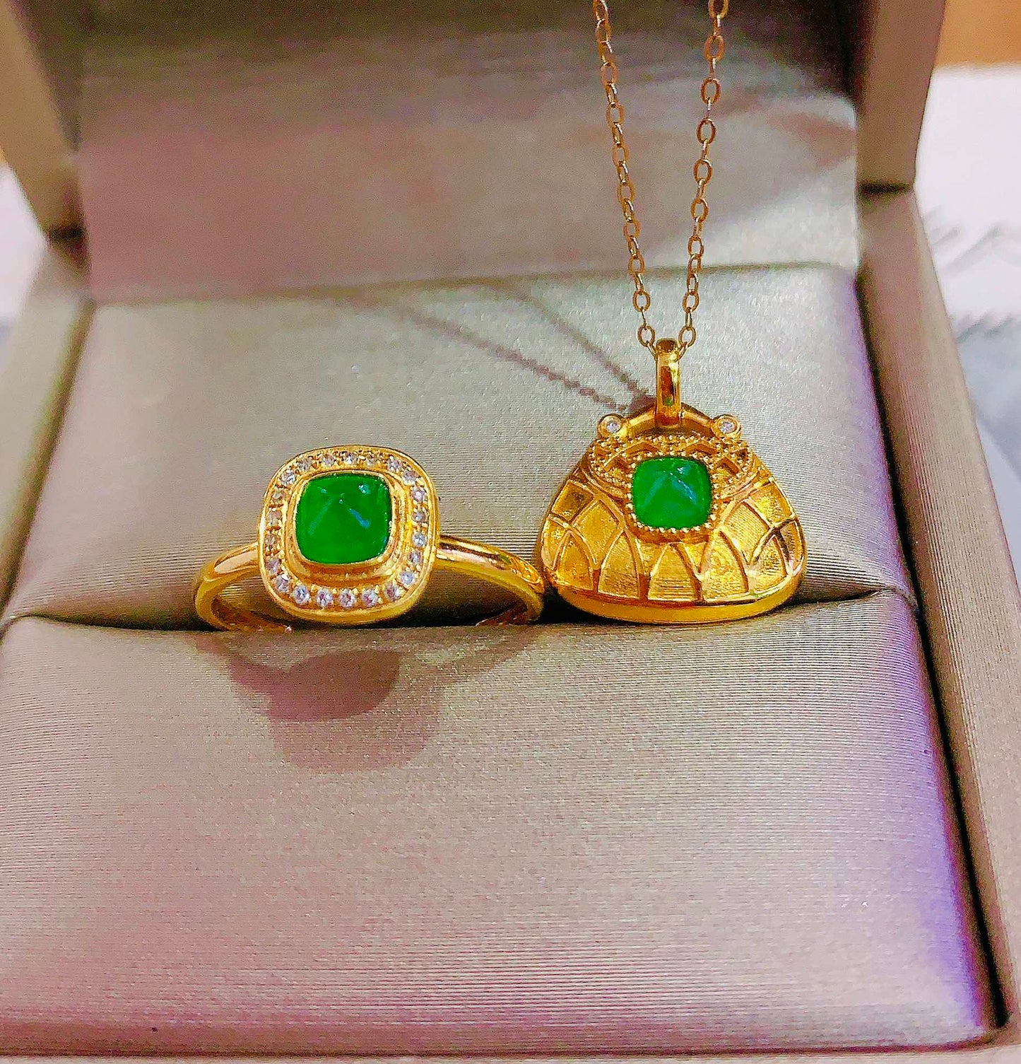 Exclusive Double 11 Jewelry Set: 18K Gold with Diamond-Embedded Emerald Ring & Pendant