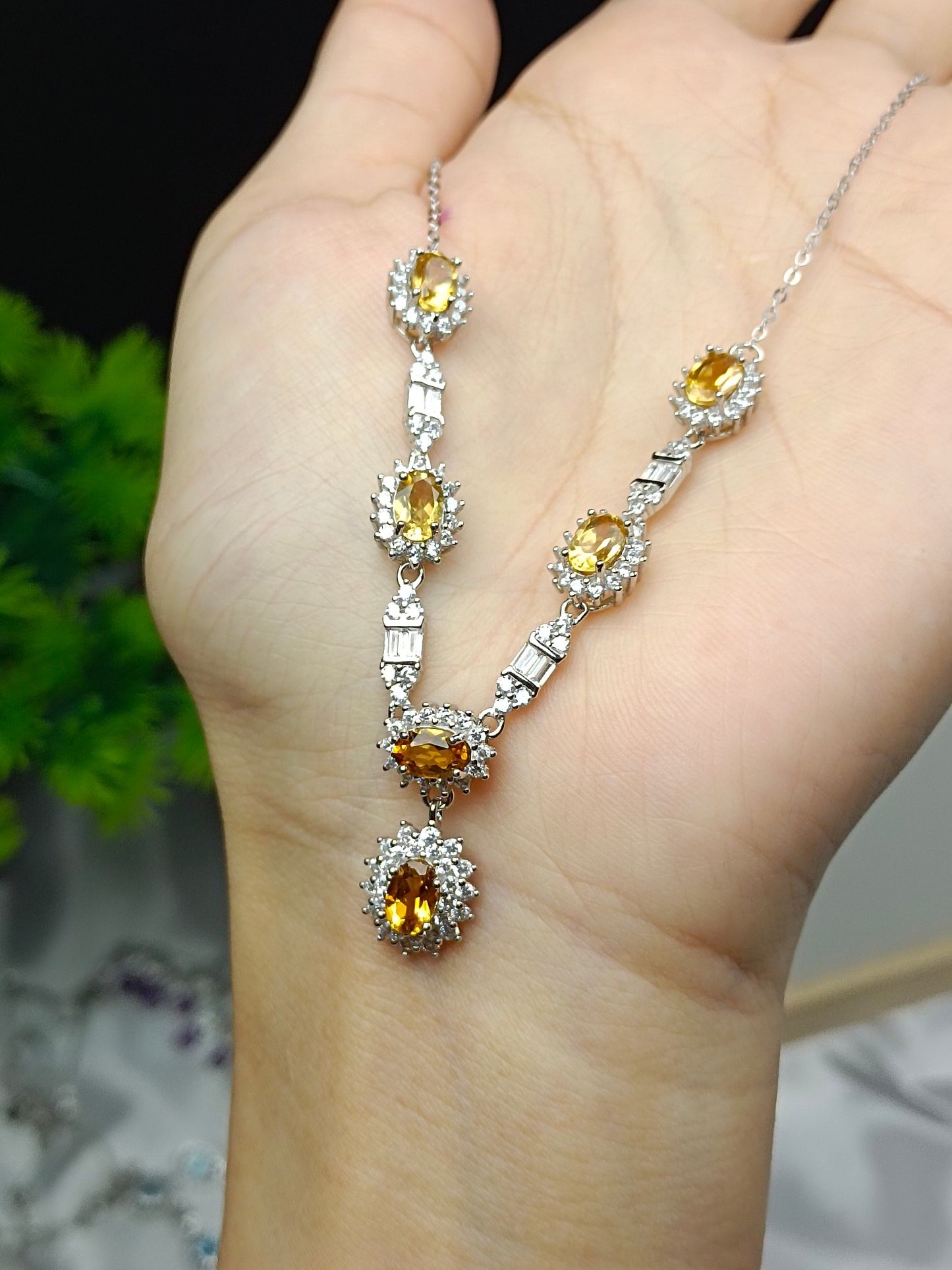 Luxurious S925 Silver Embedded Yellow Crystal Jewelry Necklace