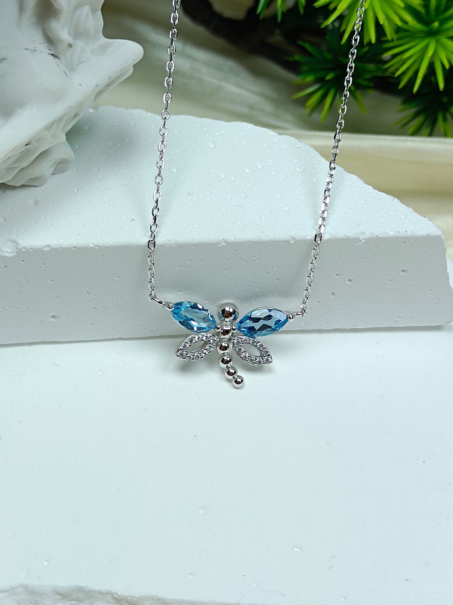 Hieno Sterling Silver 925 Topaz "Dragonfly" -riippuskaulakorulla - Hienoa korukäsityötä