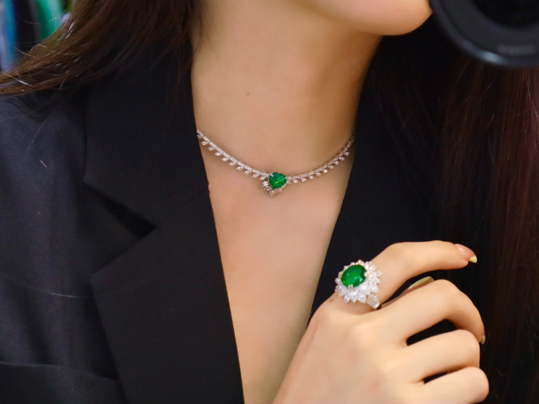 Exquisite Emerald Ring: A Majestic Piece of High-End Jewelry