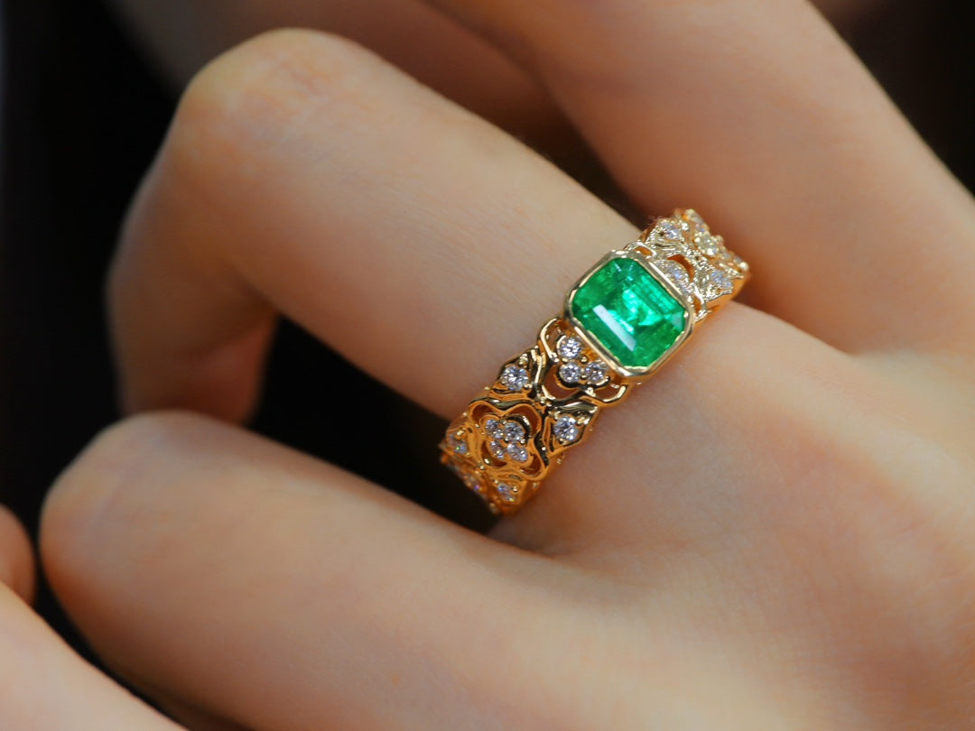 Buccellati-Style Emerald Ring with Full Diamond Pavé