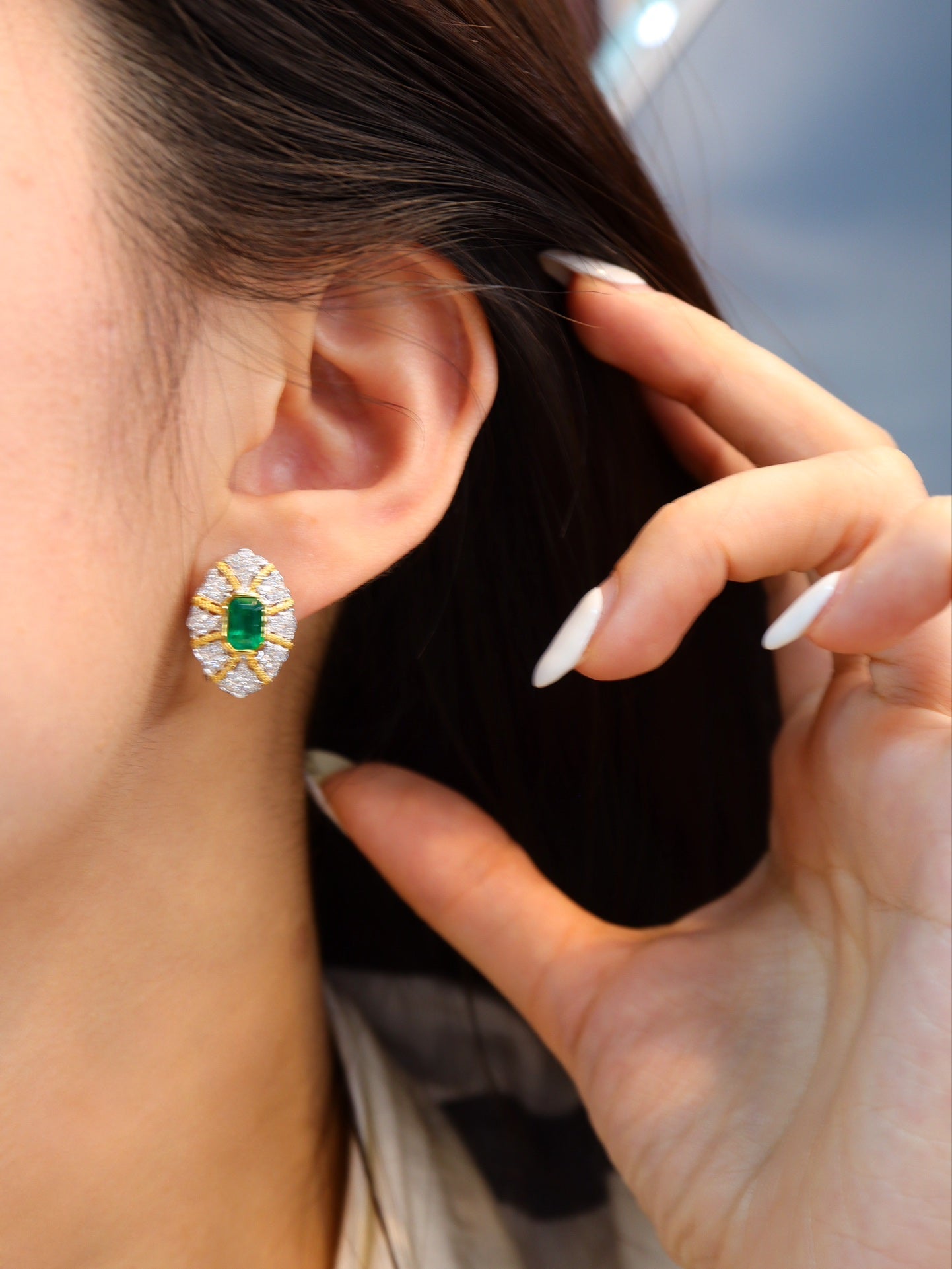 Buccellati-Style Emerald Ear Clips Jewelry - A Century-Old Classic