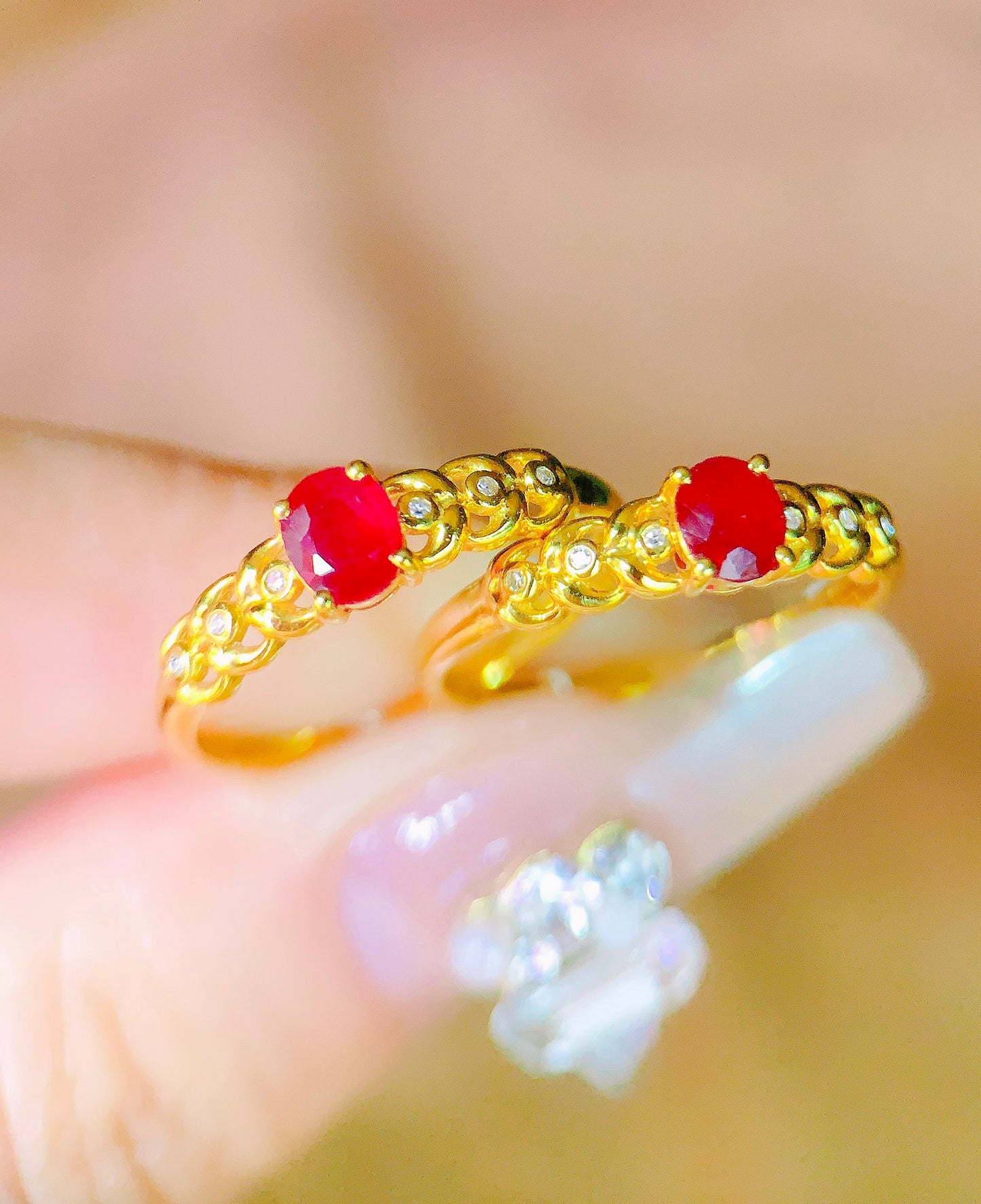 Vintage Hollow-Out Ruby Ring - A Stunning Piece of Jewelry