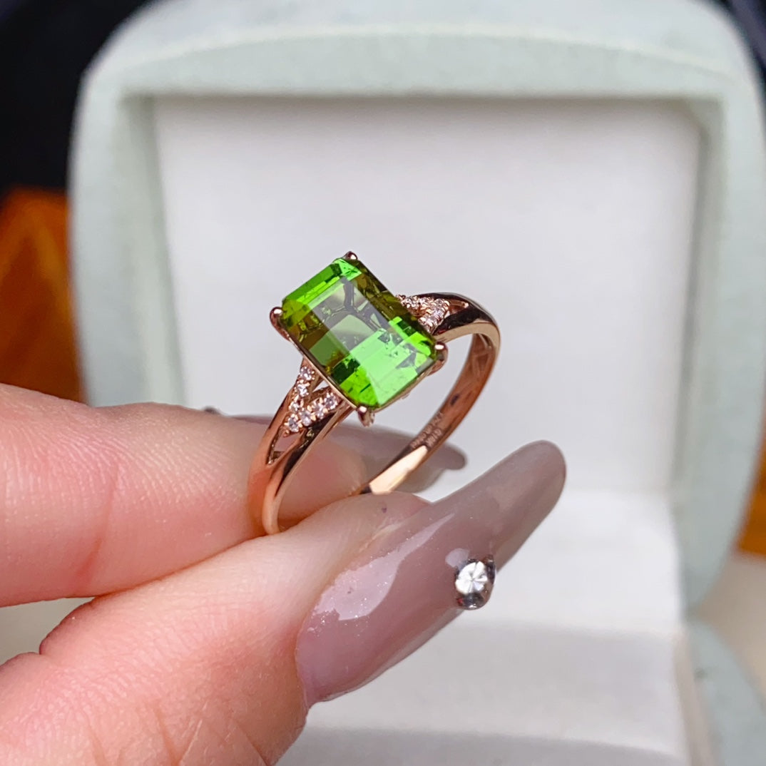 Exquisite Green Peridot Ring - A Must-Have Jewelry Piece