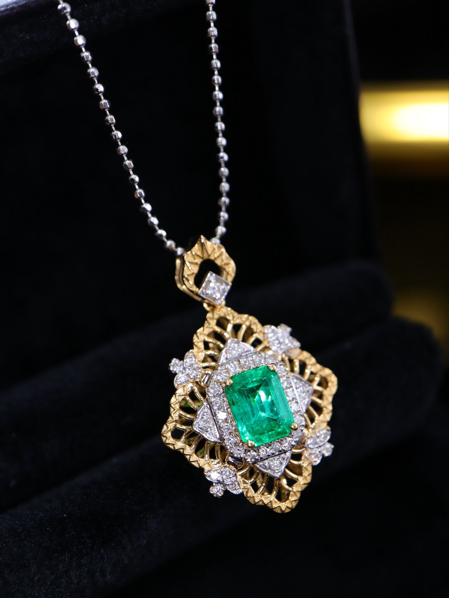 Exquisite Buccellati-Style Engraved Pendant Jewelry