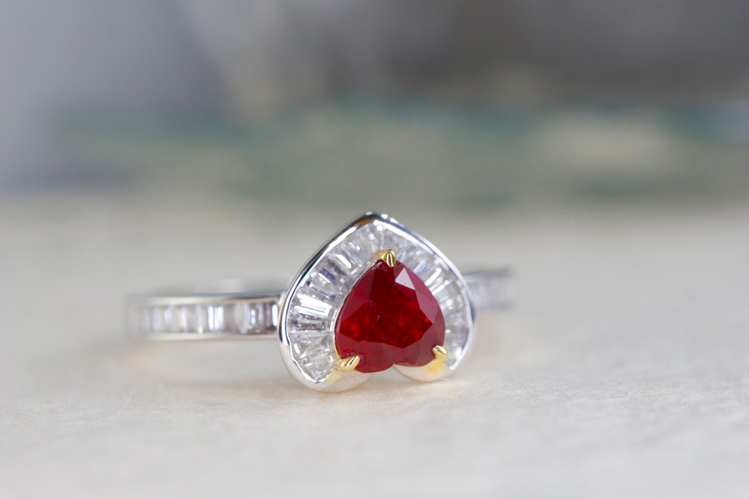 Anello con rubino rosso sangue di piccione - Collezione di gioielli premium