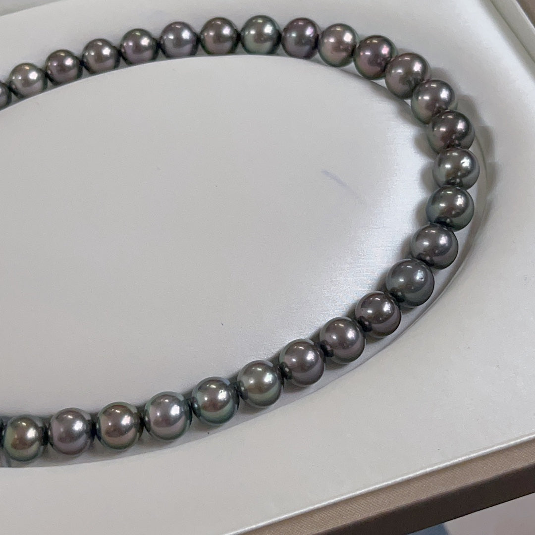 Exquisite Tahiti Black Pearl Necklace - Rare and Elegant Jewelry