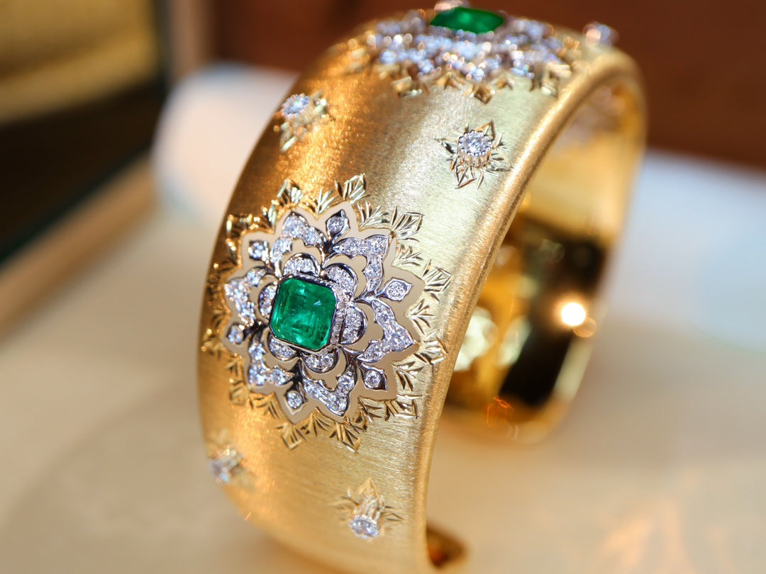 Luxurious Wide-Plate Bucheratti Style Emerald Bracelet - Jewelry Gem