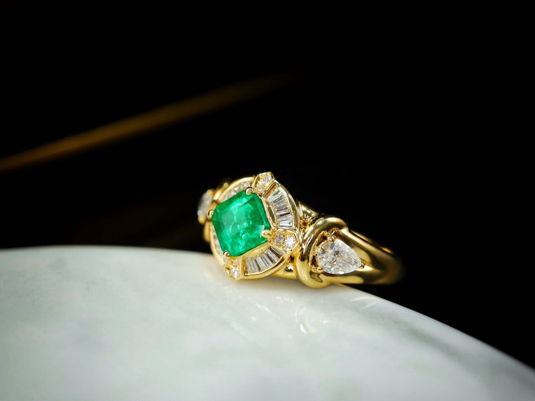 Vintage Style Panjshir Emerald Ring - A Timeless Jewelry Gem