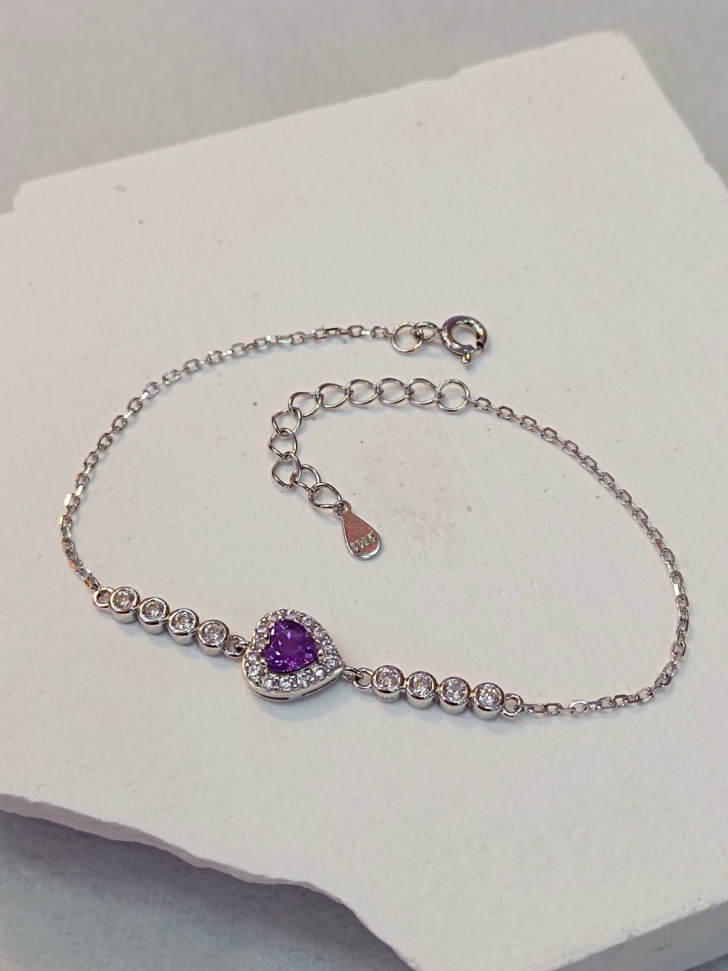 Elegant S925 Sterling Silver Heart-Shaped Amethyst Embedded Bracelet - Fashionable and Versatile High-End Jewelry