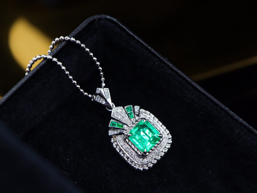 Panjshir Emerald Pendant: Versatile Light Luxury Jewelry