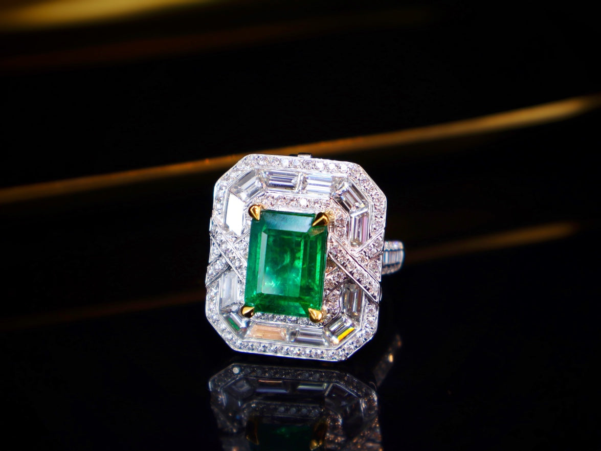 Emerald Two-Tone Jewelry: A Luxurious Choice