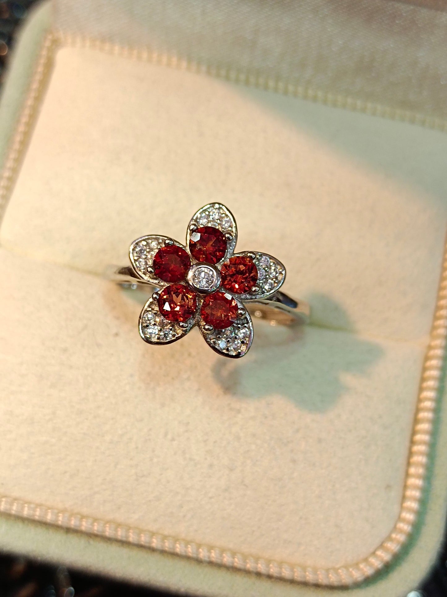 S925 Silver Embedded Garnet "Daisy" Ring - Unique Fashion Jewelry