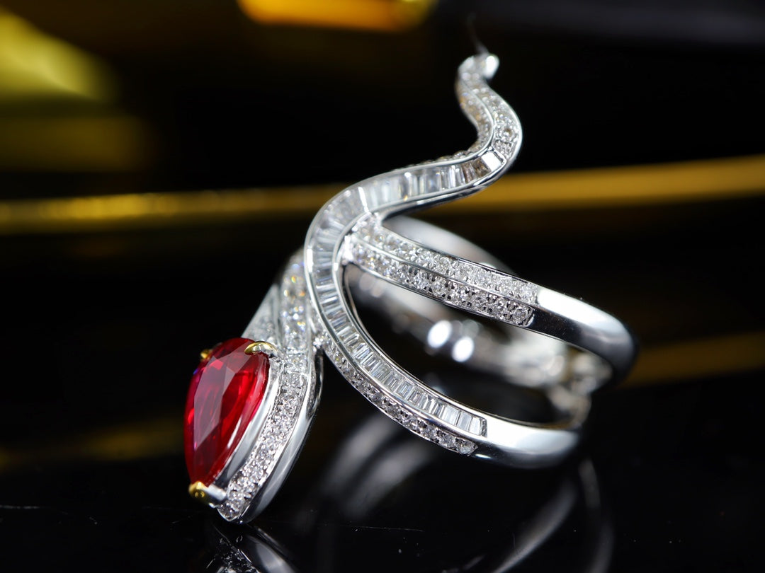 Luxe Pigeon Blood Red Ruby Ring - Snake Design Sieraden