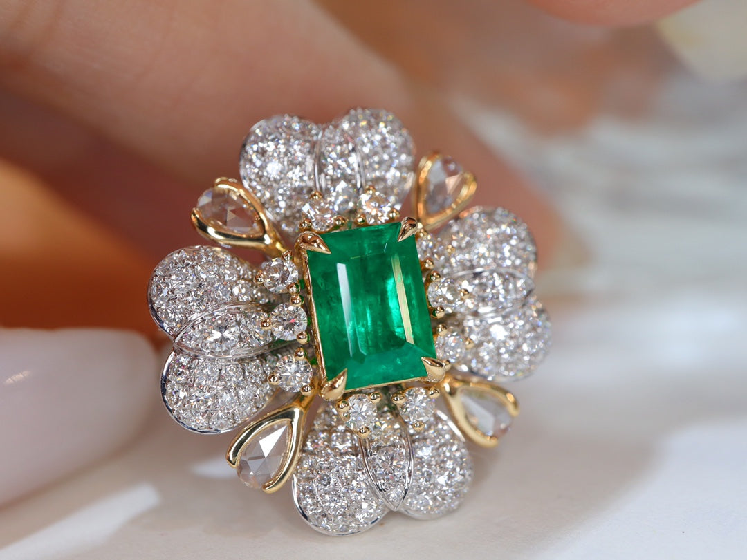 Emerald Ring - Vivid Green Glassy Jewel with Floral Design