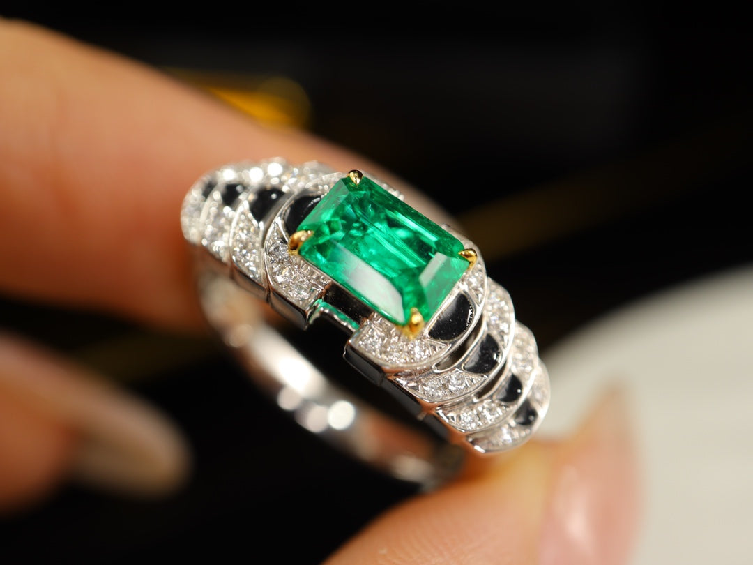 Vintage Panjshir Emerald Ring - A Unique Jewelry Piece